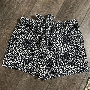 Adorable Loft shorts with bow belt
